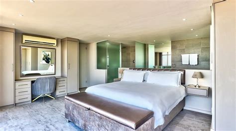 AQUARIUS LUXURY SUITES (Bloubergstrand) - Hotel Reviews, Photos, Rate ...