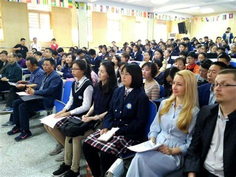 洛阳外国语学校召开2018年春季开学典礼