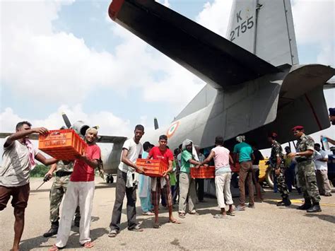 Rescue team boarding a Indian air force helicopter - J&K floods: Rescue ...