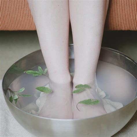 10 EASY-TO-MAKE Homemade Foot Soak Recipes