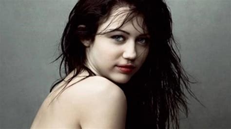 Miley Cyrus habla de su controversial portada de Vanity Fair a los 15 años: "Conocen la polémica ...