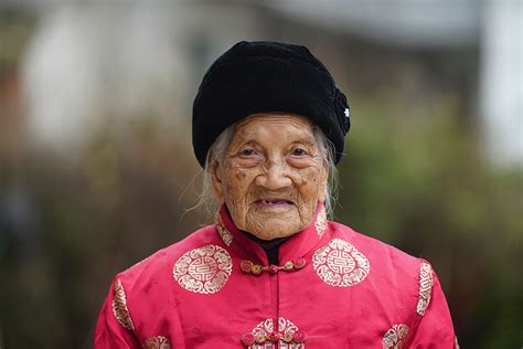 2024最新70岁老人发型女-70岁老人发型女大全-配图网