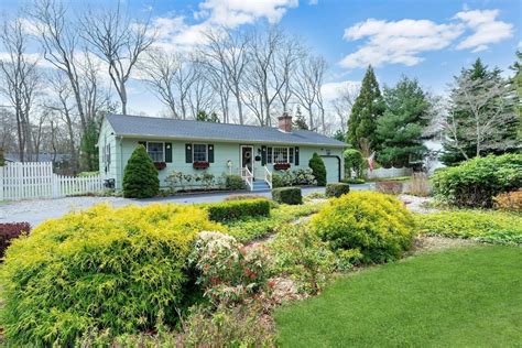6980 Skunk Ln, Cutchogue, NY 11935 | Homes.com