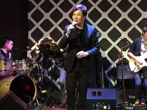 台湾歌手高向鹏昏迷1年去世，享年67岁，儿子不离不弃承担天价续命费_腾讯新闻