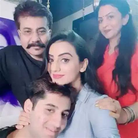 Akshara Singh - Movies, Age, Height, Controversy, Career