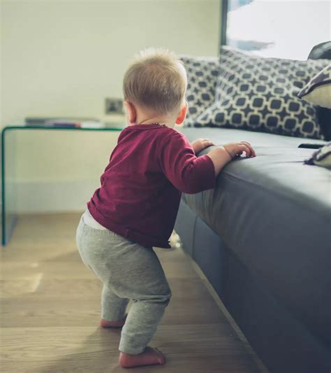 When Does Baby Start Waving? Age, Signs and Ways To Encourage