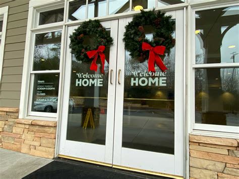 Retail Building Signage 的图像结果