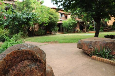 The artful integration of boulders in landscape design - GoodEarth