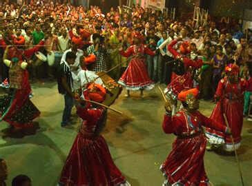 Devotees dance to appease Goddess Durga in Ahmedabad | Lifestyle ...