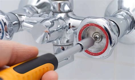 How To Fix A Leaking Bathtub Tap ‐ Big Blue Plumbing