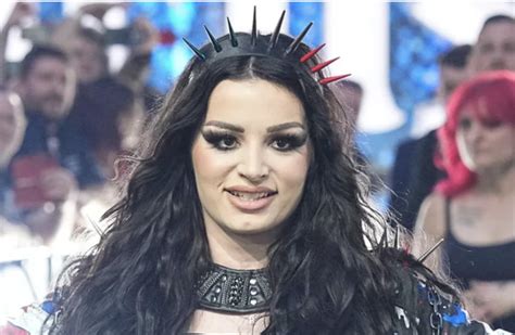 Former WWE star Saraya issues strong warning after disturbing fan ...