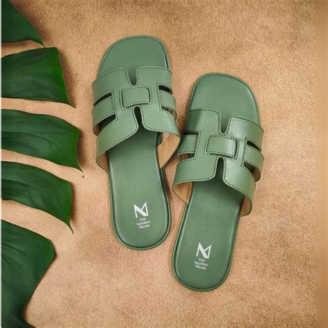 Zoya Olive – The Madras Trunk