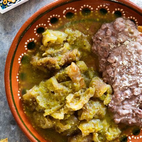 Chicharrón En Salsa Verde (pork cracklings with green sauce)