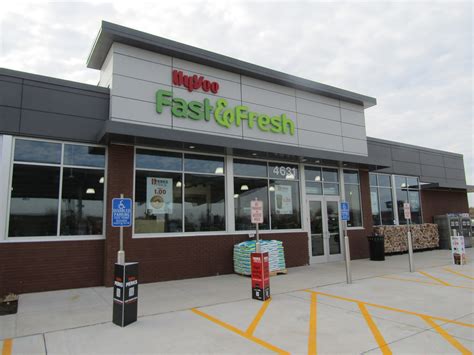 Hy-Vee opens ‘beautiful’ Fresh & Fast store in Davenport