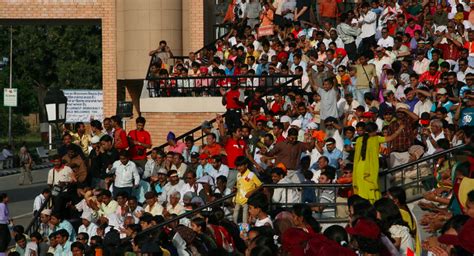 As India 'Overtakes' China in Total Population, Here's Why This Isn't ...