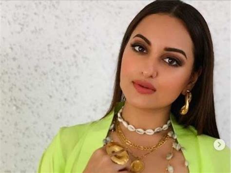 Sonakshi Sinha's ensemble will make you want to upgrade your ethnic ...