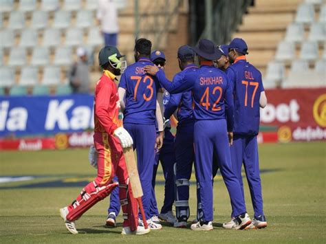 Tight bowling by India restricts Zimbabwe to 161 in second ODI, Shardul ...