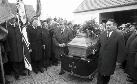 Ritterkreuzträger: Bio of Oberst Hans-Ulrich Rudel (1916-1982)