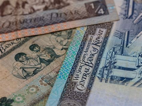 Currency: US, रशिया किंवा चीन नाही.... या देशाची करंसी जगात सगळ्यात ...