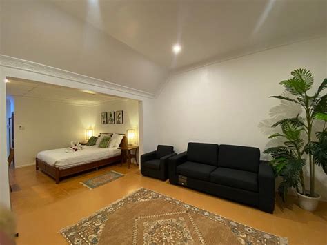 LITTLE ITALY HOTEL & RESTAURANT (Tonga/Tongatapu Island) - Hotel ...