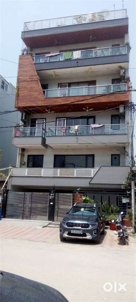 3 BHK Apartment in Rohini - For Sale: Houses & Apartments - 1806867959