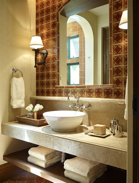 混搭风格别墅豪华卫生间墙面瓷砖镜子洗手盆装修效果图 – 设计本装修效果图