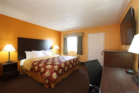 DAYS INN BY WYNDHAM QUEENSBURY/LAKE GEORGE (NY) - Hotel Reviews, Photos ...