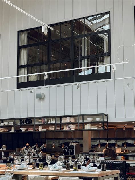 Restaurant Inside Table 的图像结果