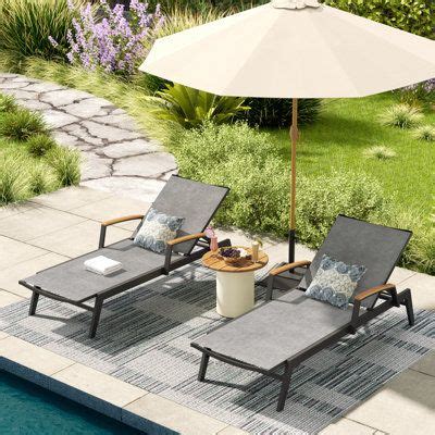 Poolside Lounge Chairs – Stylish Outdoor Comfort