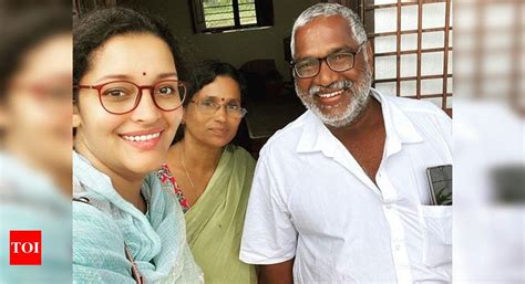 Renu Desai visits Goreti Venkanna’s farm for her next film | Telugu ...