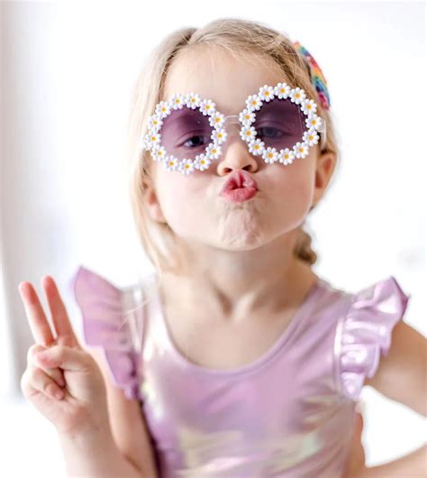 Quirky Daisy SunGlasses – Her Dream Store