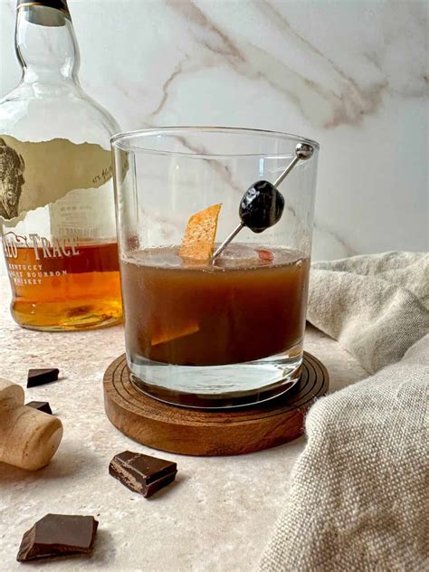 Chocolate Old Fashioned (Chocolate Bourbon Cocktail Recipe) - Happy ...