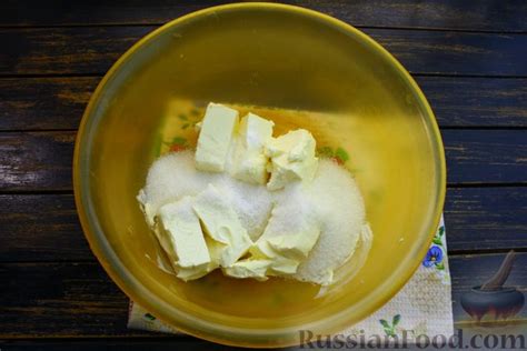 Рецепт: Мягкое дрожжевое печенье с ягодами и сахаром на RussianFood.com