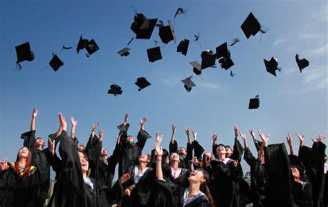 2022年大学生就业报告：这些专业被亮“红牌”！_毕业生_人数_薪资