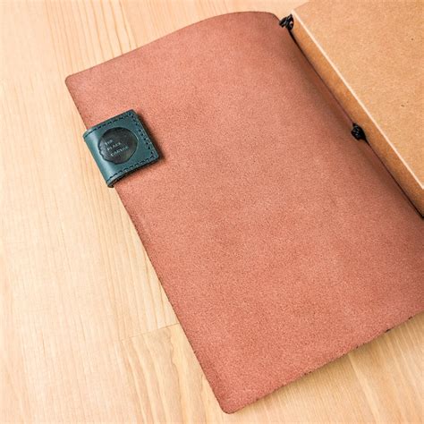 Magnetic Pen Loop – The Black Canvas