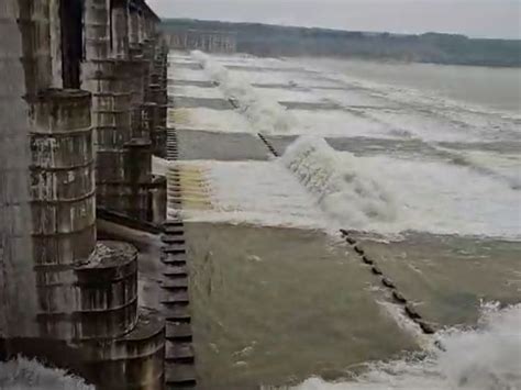 Eight gates of Sant Sarovar opened in Gandhinagar due to heavy rains in ...