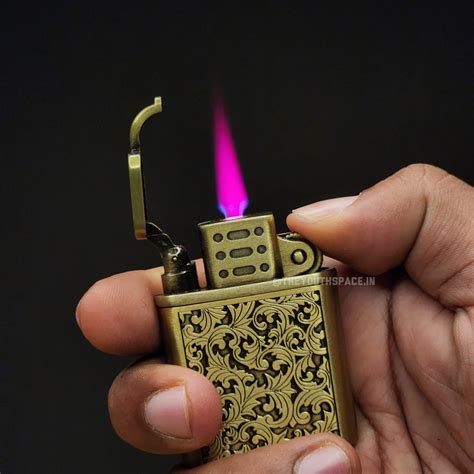 Vintage Design Red Flame Jet Lighter (Metallic; Golden)