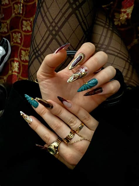 GIULIA AMATO’s long almond nail inspo | Gel nails, Long nails, Nail designs - Giulia G Trigger