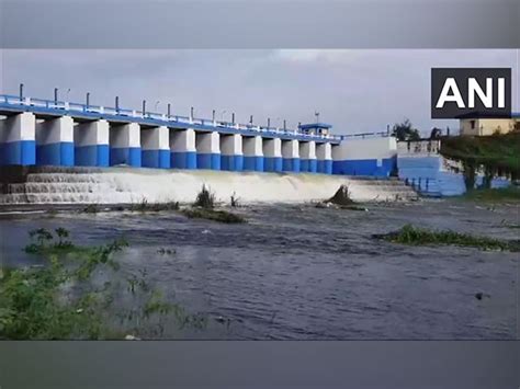 Tamil Nadu: Red Hills reservoir gates opened after continued rainfall ...