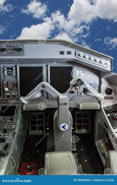 Image result for Embraer 175 Cockpit