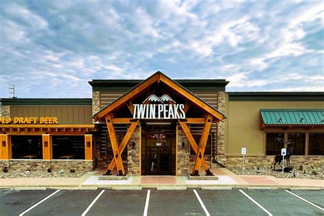 Twin Peaks Opens First Louisville Location | Restaurant Magazine