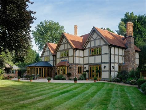 Tudor Architecture: History, Features, and Examples - Archute