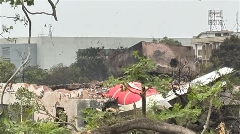 AI-171 विमान हादसे के बाद एअर इंडिया ने मंगवाए 100 ताबूत, DNA सैंपलिंग ...