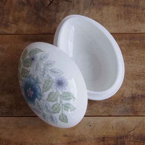 ウェッジウッド クレメンタイン ブルー 花柄 トリンケットボックス 蓋物 容器 小物入れ 卵型 エッグ Wedgwood Clementine ...