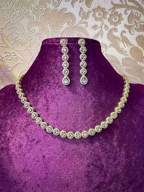 Buy Solitaire Round Shaped Necklace Set Online - Ishhaara