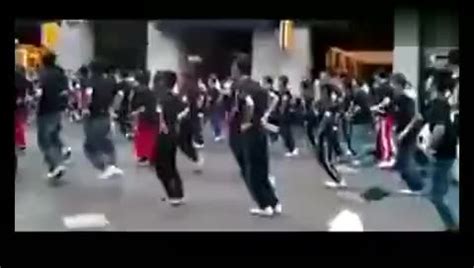 打架真实东北人 街头打架广州街头打架斗殴!!_0 视频-搞笑视频-搜狐视频