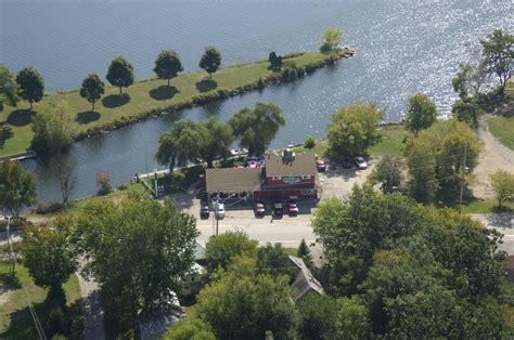 Mainstreet Landing Restaurant in Buckhorn, ON, Canada - Marina Reviews ...