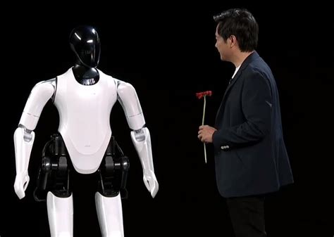 小米雷军展示全尺寸人形仿生机器人，身高177cm，能够感知45种人类语意情绪-港股-金融界