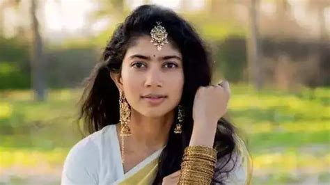 Sai Pallavi has NOT replaced Rashmika Mandanna in Allu Arjuns Pushpa 2 ...