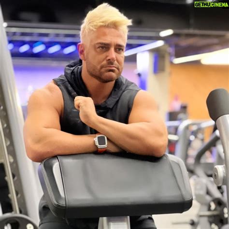 Mohammad Reza Golzar Wiki, Biography, Age, Gallery, Spouse and more